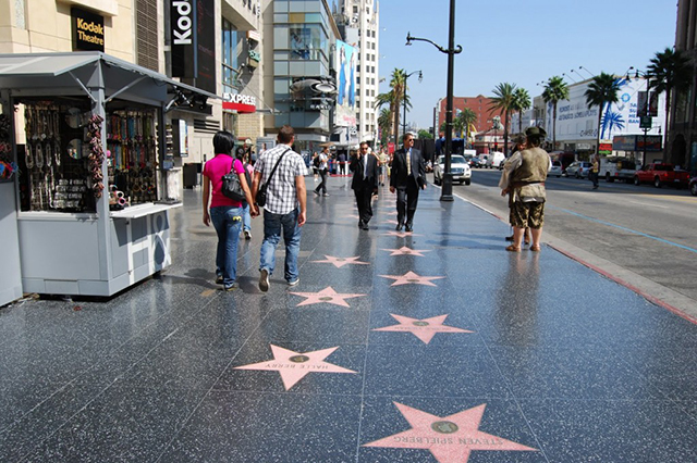 “Lượn lờ” trên những con phố mua sắm nổi tiếng ở Los Angeles