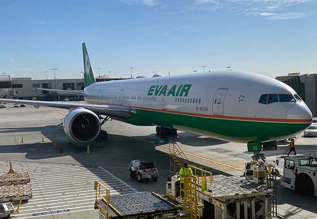 Ảnh 1: Máy bay EVA Air khai thác các đường bay từ Việt Nam đi Mỹ quá cảnh tại Đài Bắc.